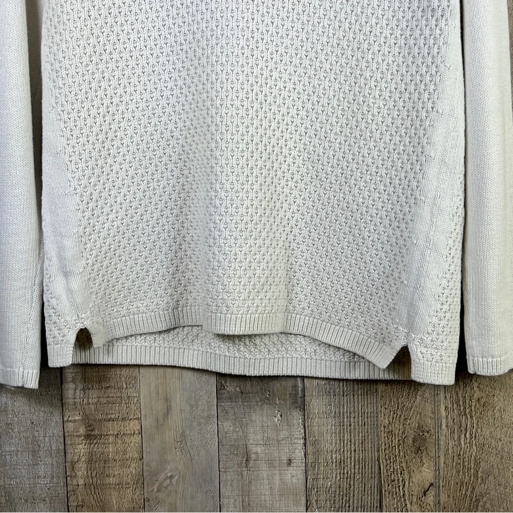 Ann Taylor Size XS Cream Color V-Neck Long Sleeve Medium Weight Sweater …